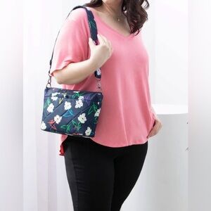 Lug Flare 2 Crossbody Bag Bright Floral Navy Quilted Travel Purse NWT